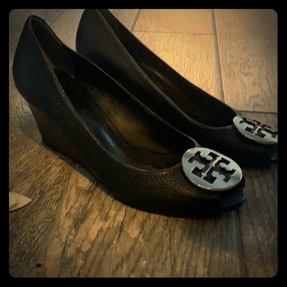 Tory Burch Shoes - Auth Tory Burch Chelsea